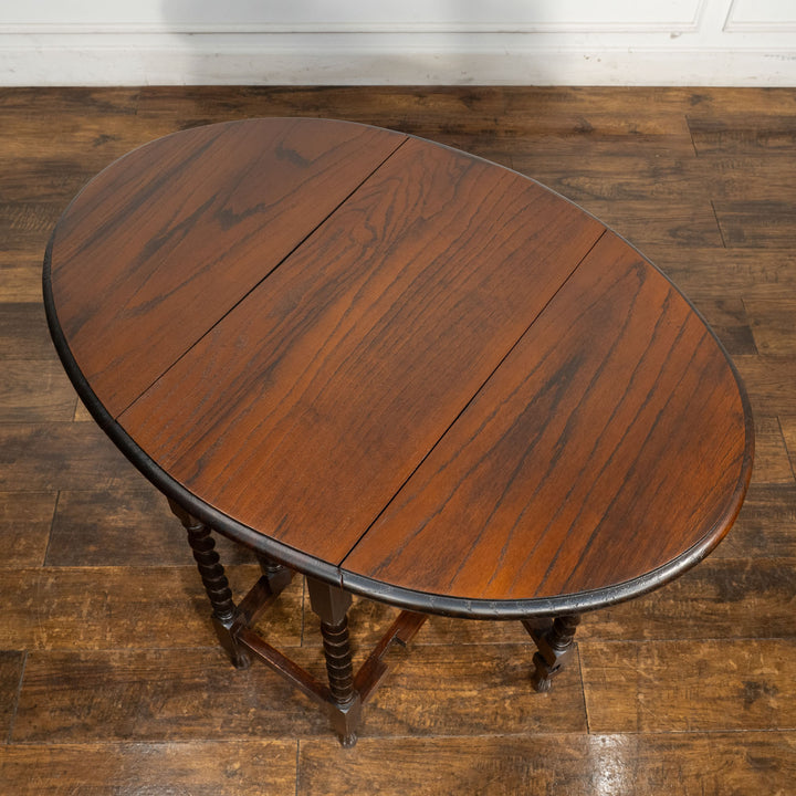 深いブラウンの色味とツイストレッグのデザインが上品 オーク ゲートレッグ 折りたたみテーブル /25G-B