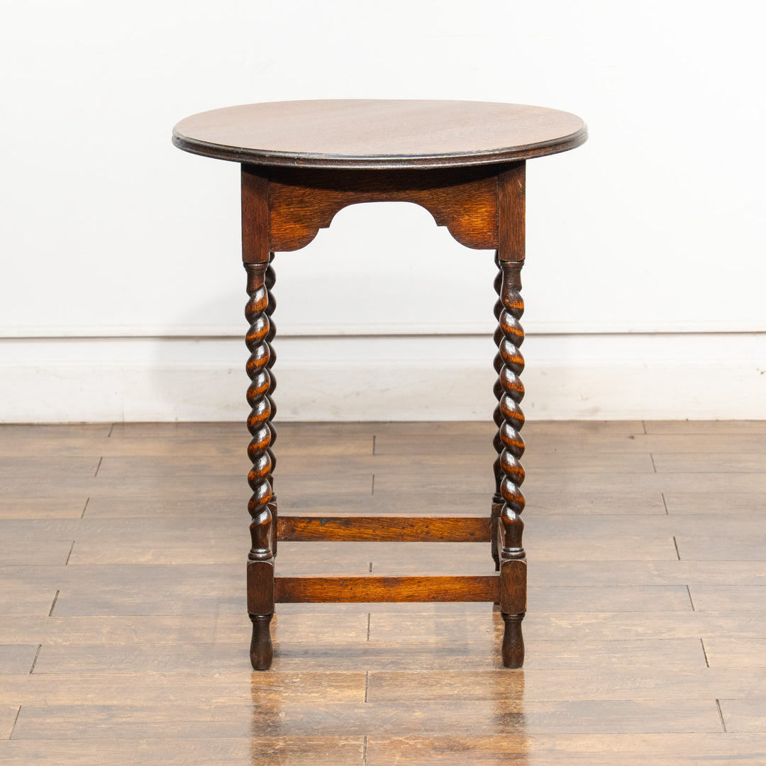 幕板の曲線やすらりとしたツイストレッグが美しい ラウンド オケージョナルテーブル /25G