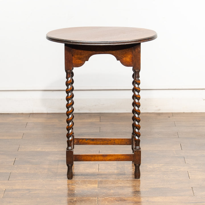 幕板の曲線やすらりとしたツイストレッグが美しい ラウンド オケージョナルテーブル /25G