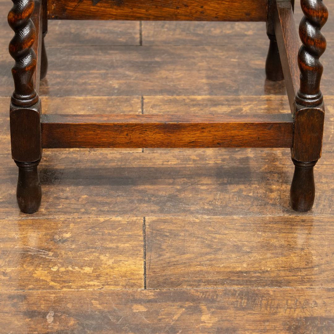 幕板の曲線やすらりとしたツイストレッグが美しい ラウンド オケージョナルテーブル /25G