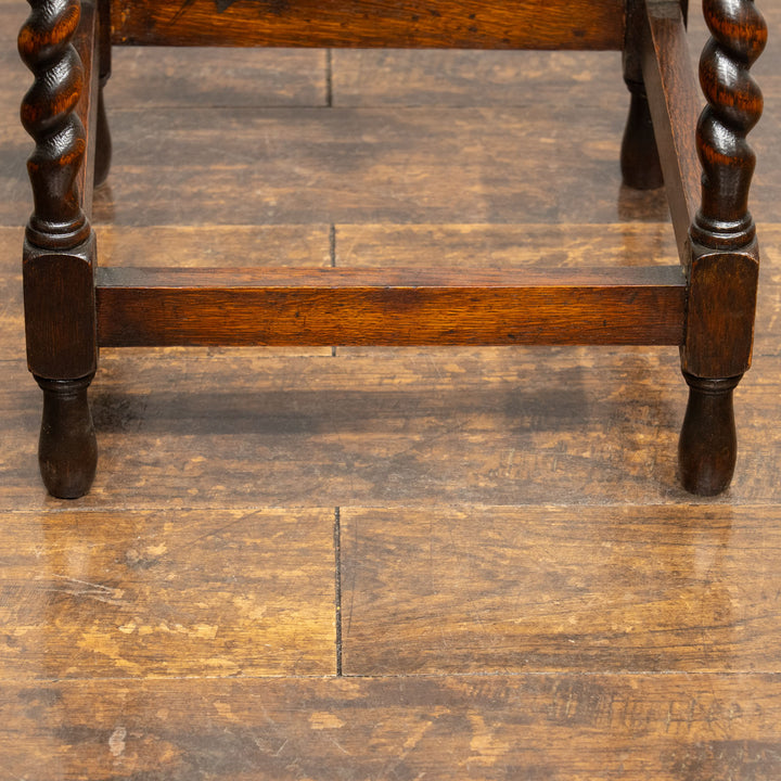 幕板の曲線やすらりとしたツイストレッグが美しい ラウンド オケージョナルテーブル /25G