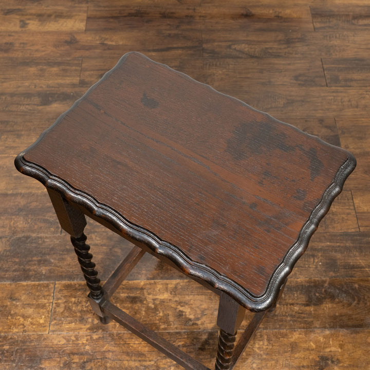 パイクラストのデザインとツイスト脚が魅力的 オーク オケージョナルテーブル /25G-D