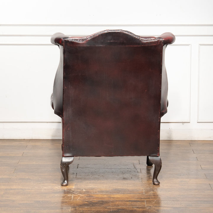 英国伝統スタイル マルーンレッド チェスターフィールド ウィングバックソファ /25G