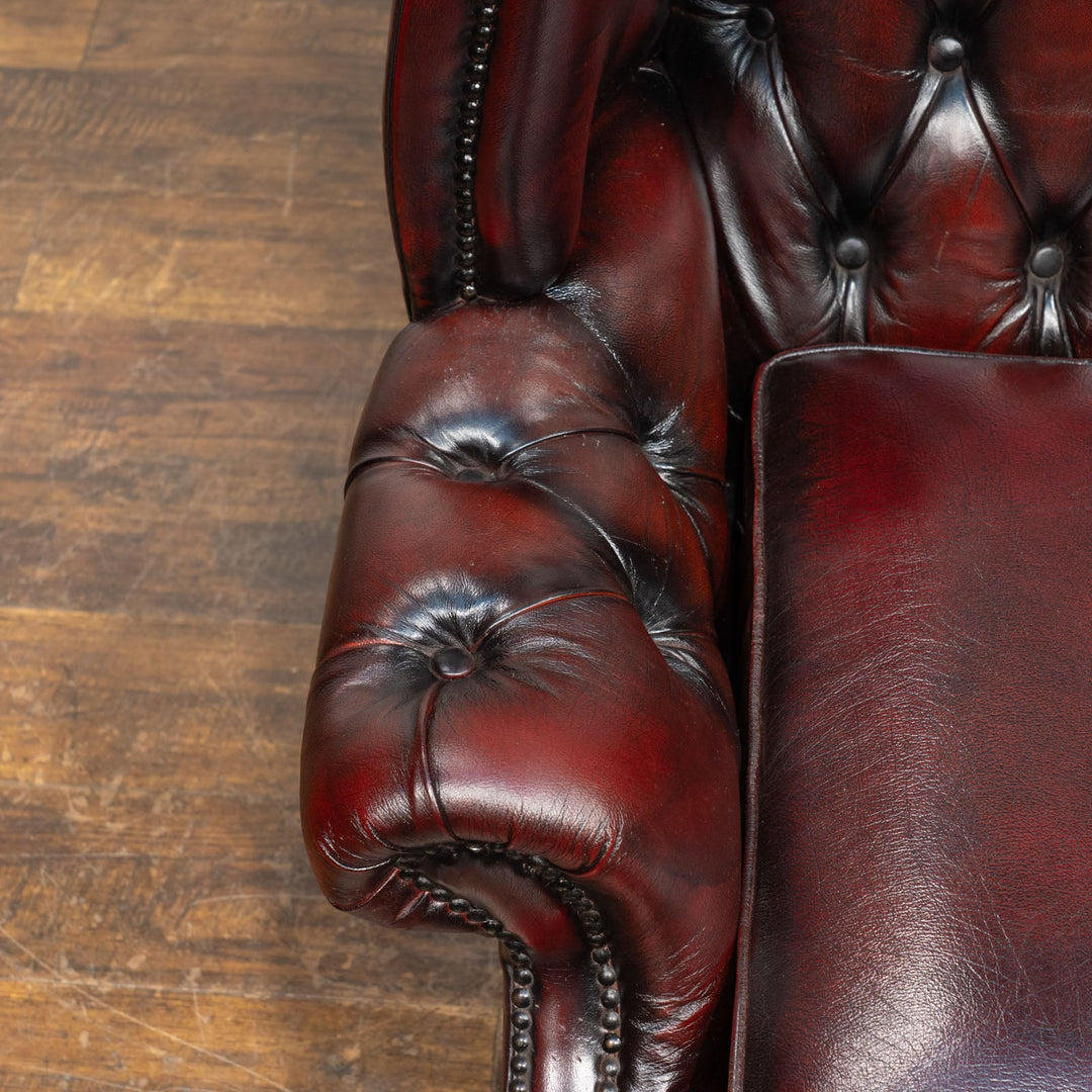 英国伝統スタイル マルーンレッド チェスターフィールド ウィングバックソファ /25G