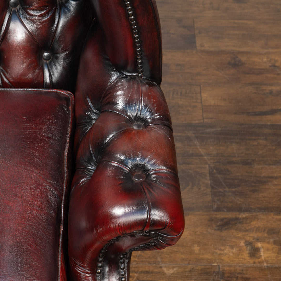 英国伝統スタイル マルーンレッド チェスターフィールド ウィングバックソファ /25G