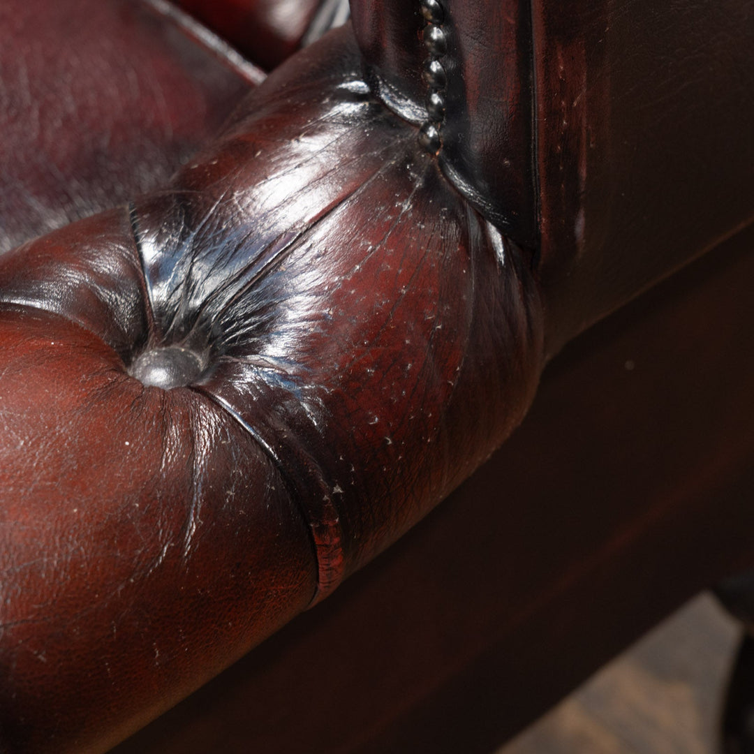 英国伝統スタイル マルーンレッド チェスターフィールド ウィングバックソファ /25G