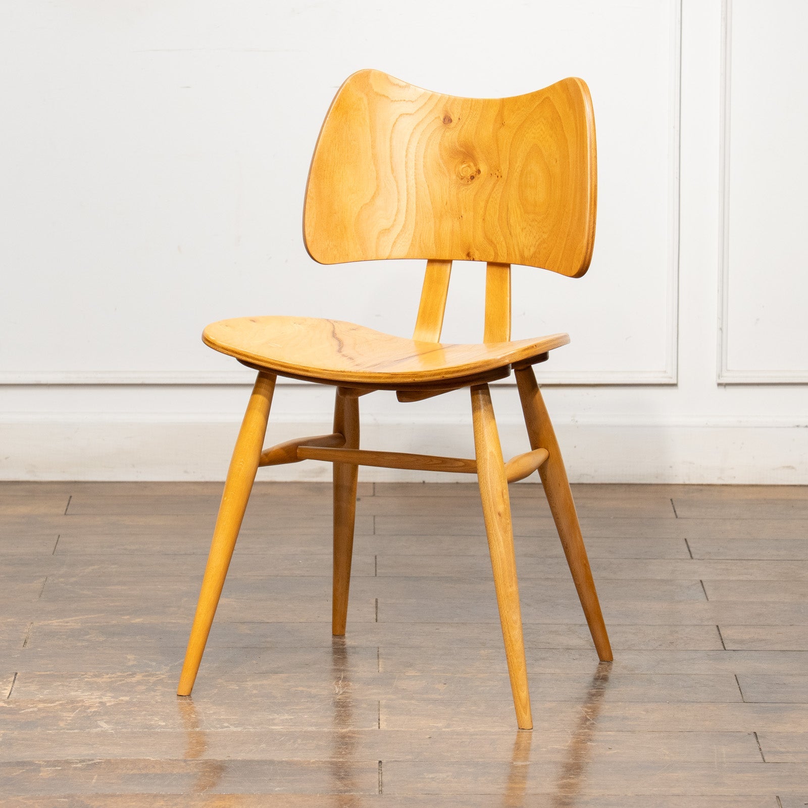 英国【ERCOL アーコール】蝶の羽を思わせる背もたれが特徴 レアモデル