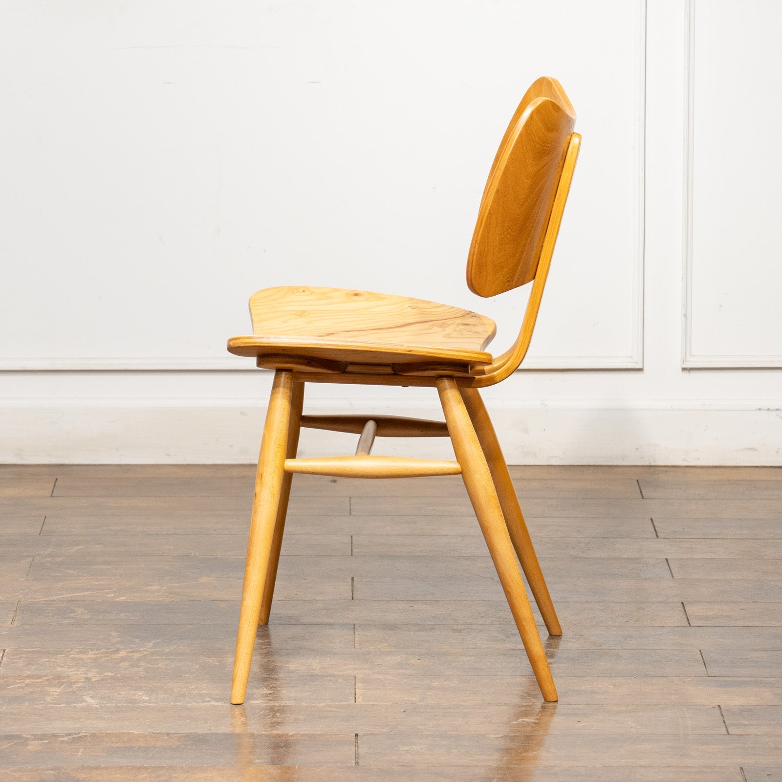 英国【ERCOL アーコール】蝶の羽を思わせる背もたれが特徴 レアモデル