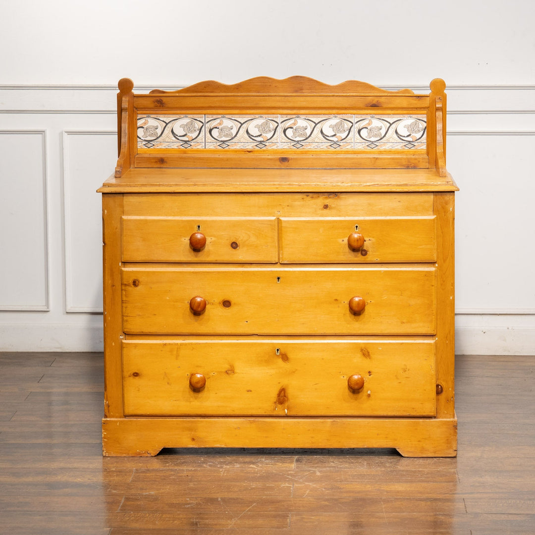 立ち上がりの花柄のタイルが可愛らしい パイン 3段 チェスト /25G