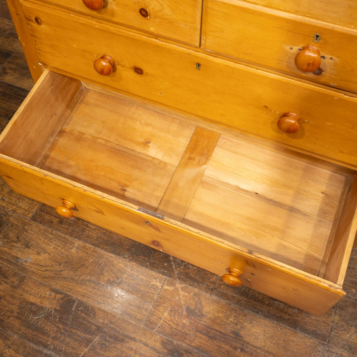 立ち上がりの花柄のタイルが可愛らしい パイン 3段 チェスト /25G