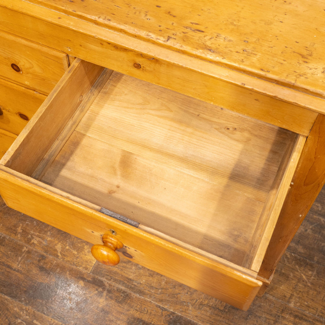 立ち上がりの花柄のタイルが可愛らしい パイン 3段 チェスト /25G