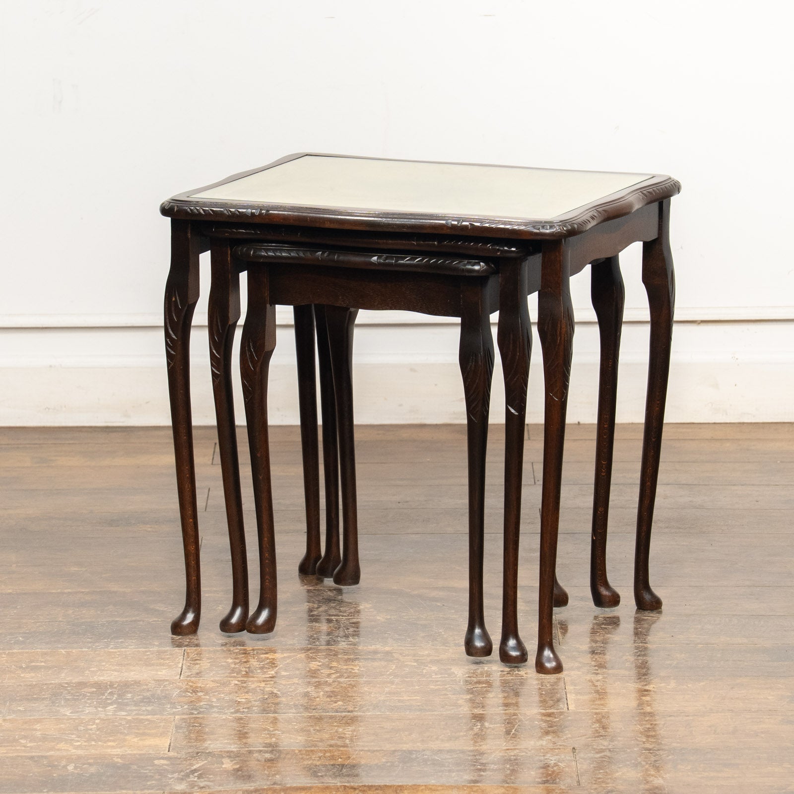 英国アンティーク家具通販｜伝統的デザインと実用性を兼ね備えた名作