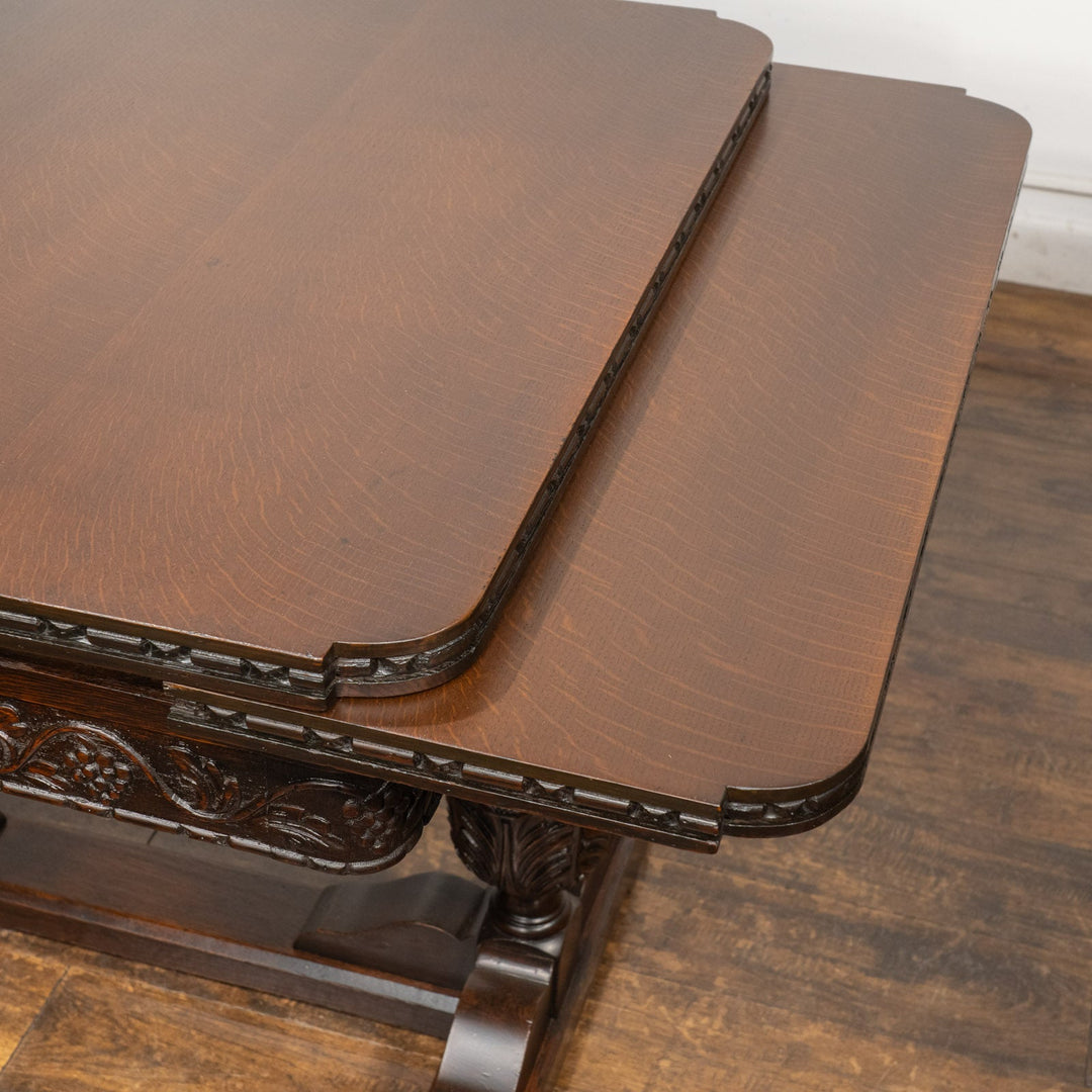 ブドウやアカンサス模様などの美しい装飾が施された 伸長式ダイニングテーブル /25G-A