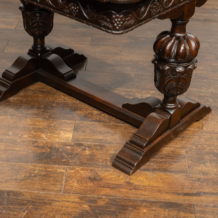 ブドウやアカンサス模様などの美しい装飾が施された 伸長式ダイニングテーブル /25G-A