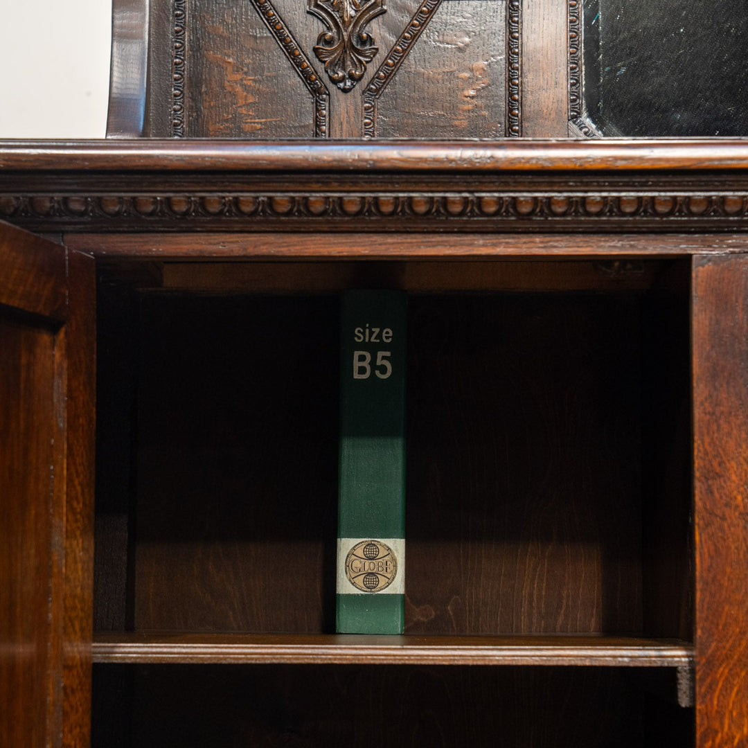 精緻な彫刻に力強いバーリーシュガーツイストレッグが印象的 ミラーバックサイドボード /25G