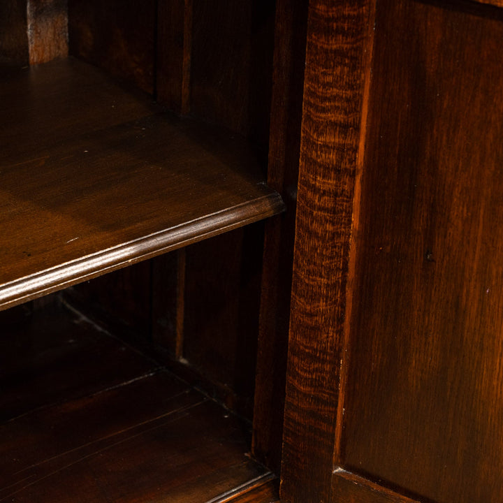 精緻な彫刻に力強いバーリーシュガーツイストレッグが印象的 ミラーバックサイドボード /25G