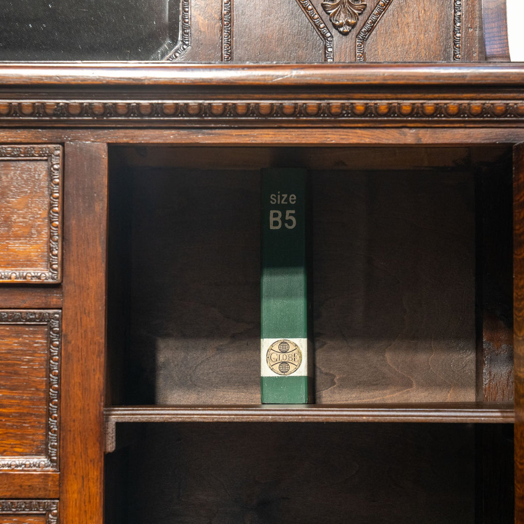 精緻な彫刻に力強いバーリーシュガーツイストレッグが印象的 ミラーバックサイドボード /25G