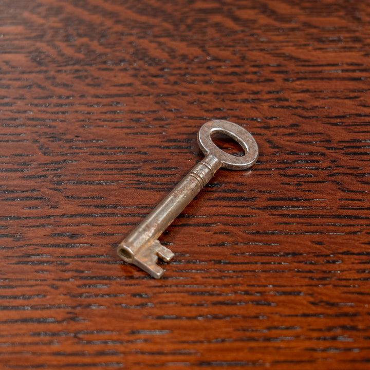 精緻な彫刻に力強いバーリーシュガーツイストレッグが印象的 ミラーバックサイドボード /25G