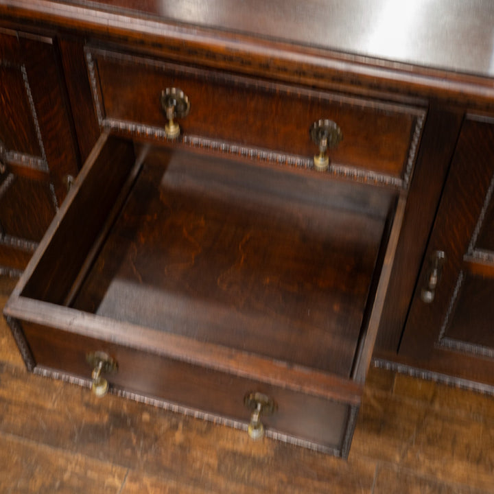 精緻な彫刻に力強いバーリーシュガーツイストレッグが印象的 ミラーバックサイドボード /25G