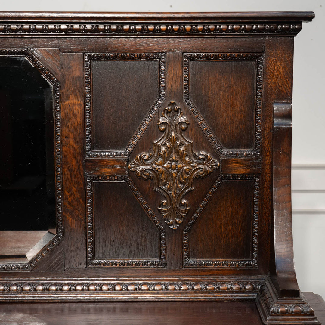 精緻な彫刻に力強いバーリーシュガーツイストレッグが印象的 ミラーバックサイドボード /25G