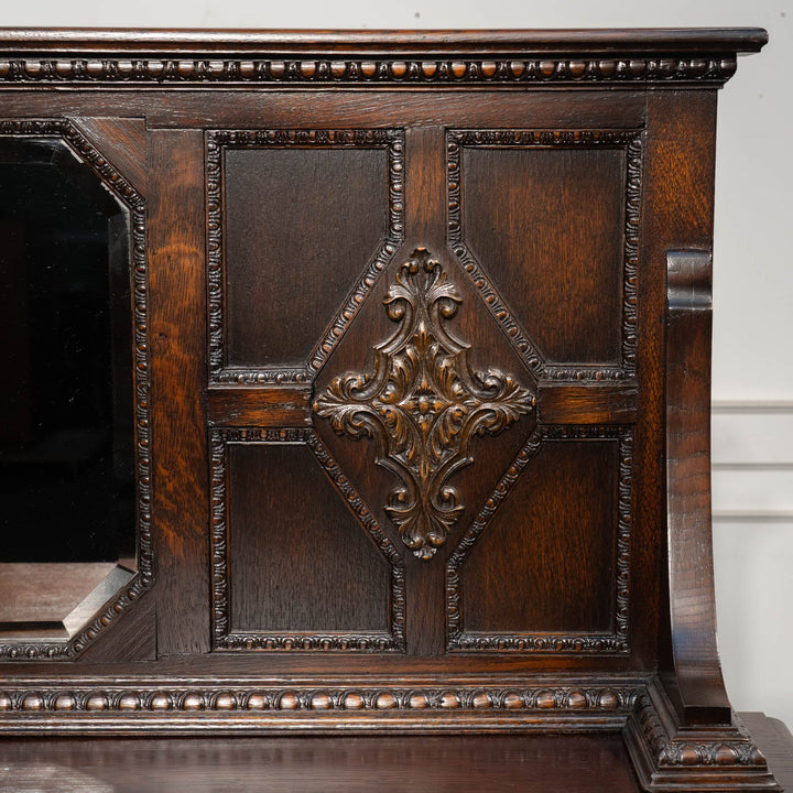 精緻な彫刻に力強いバーリーシュガーツイストレッグが印象的 ミラーバックサイドボード /25G