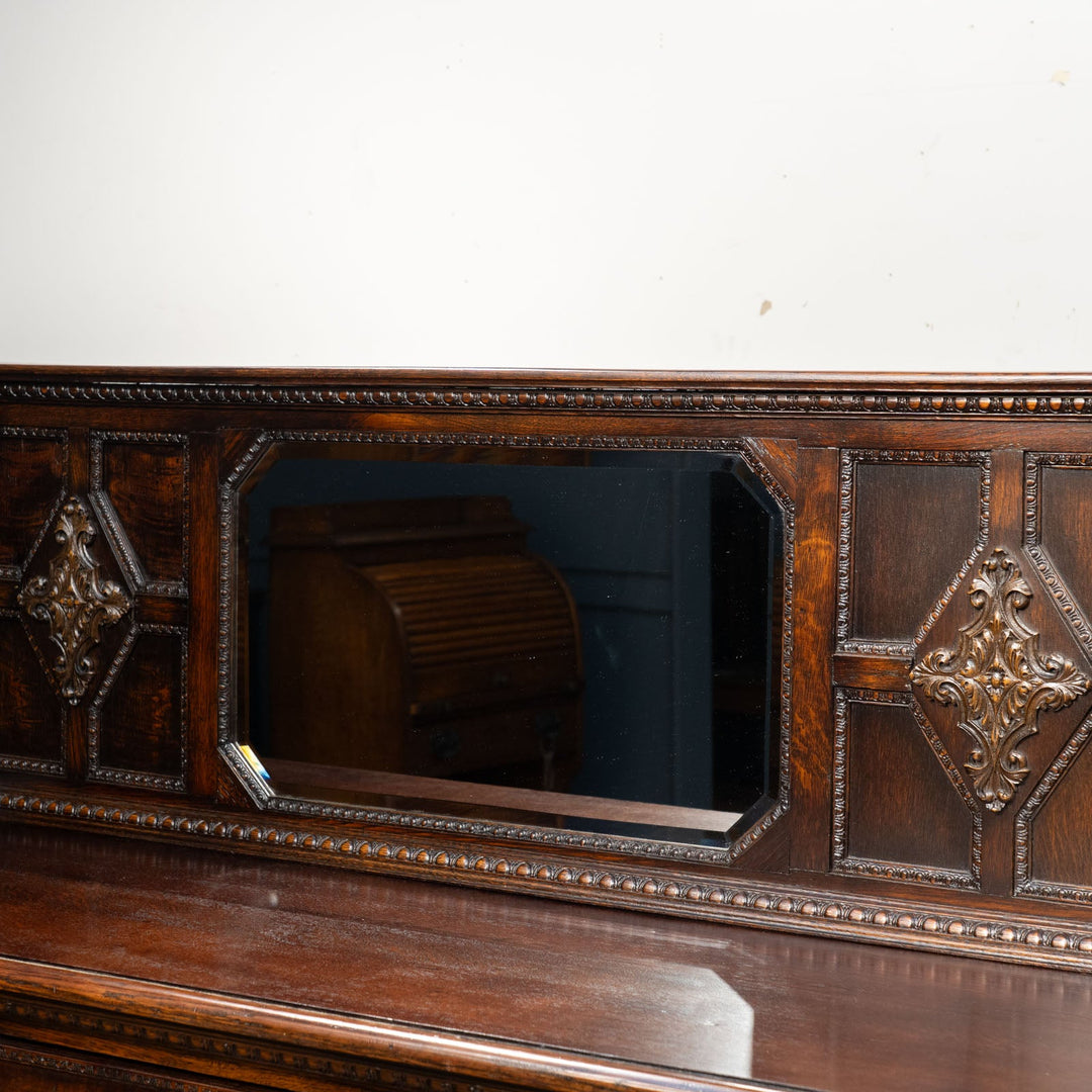 精緻な彫刻に力強いバーリーシュガーツイストレッグが印象的 ミラーバックサイドボード /25G