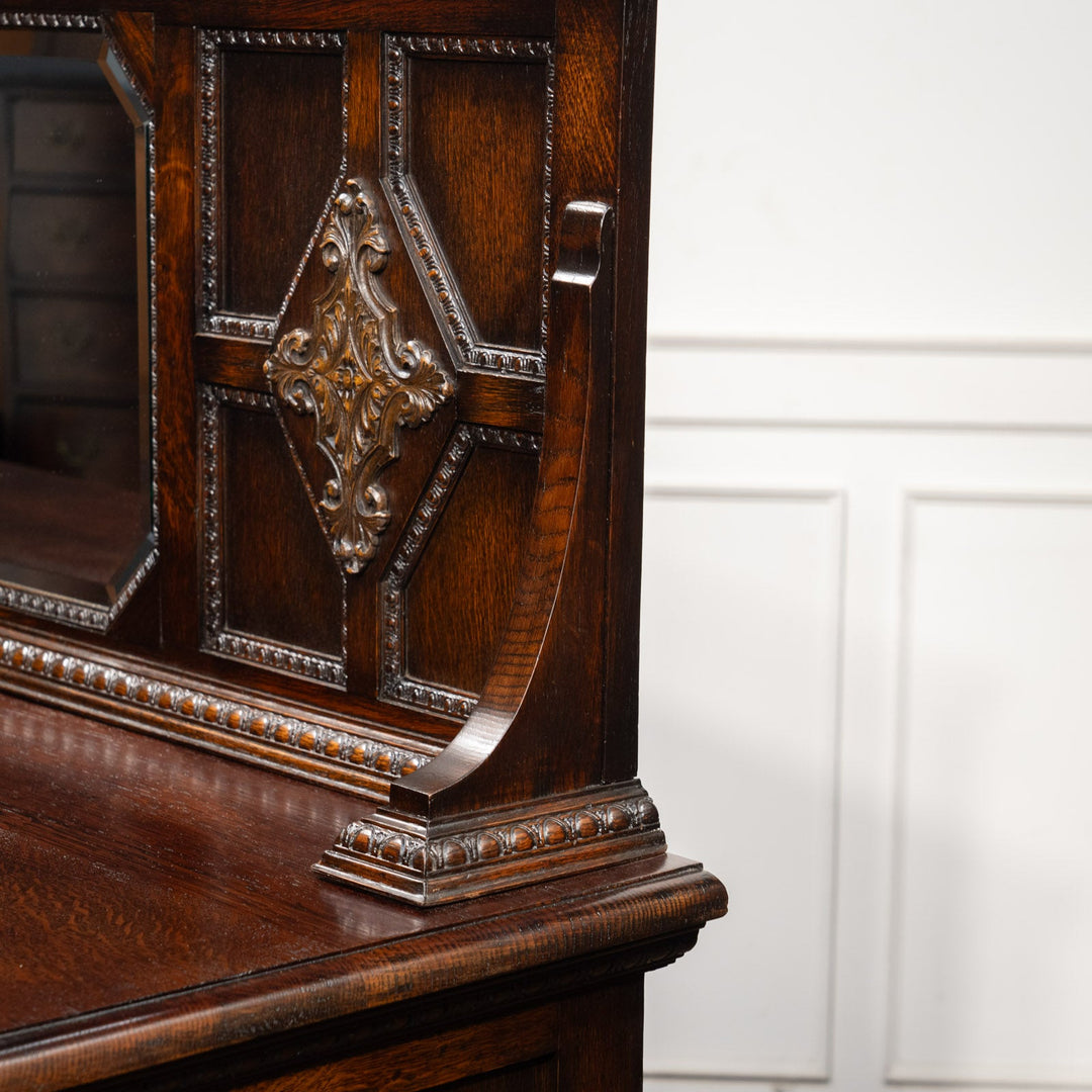 精緻な彫刻に力強いバーリーシュガーツイストレッグが印象的 ミラーバックサイドボード /25G