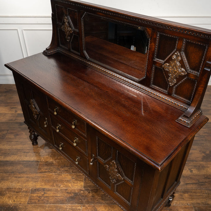 精緻な彫刻に力強いバーリーシュガーツイストレッグが印象的 ミラーバックサイドボード /25G