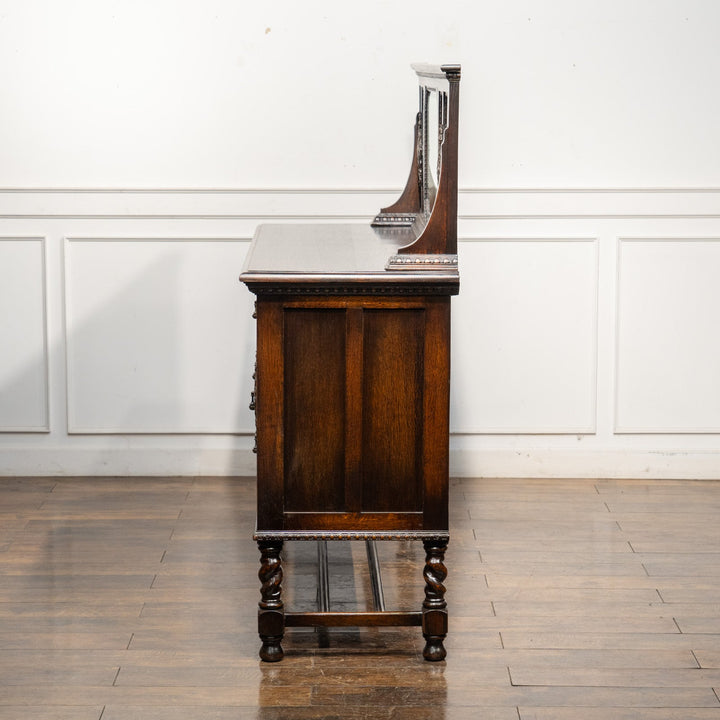 精緻な彫刻に力強いバーリーシュガーツイストレッグが印象的 ミラーバックサイドボード /25G