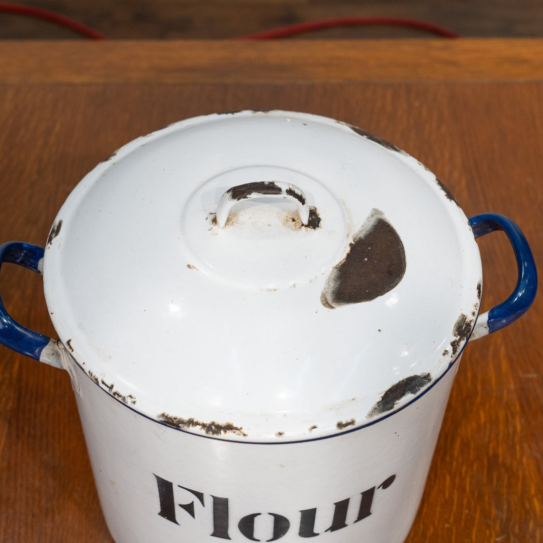 シンプルで飽きのこない佇まいが魅力 ホーロー製 ホワイト フラワー缶 /25G-B