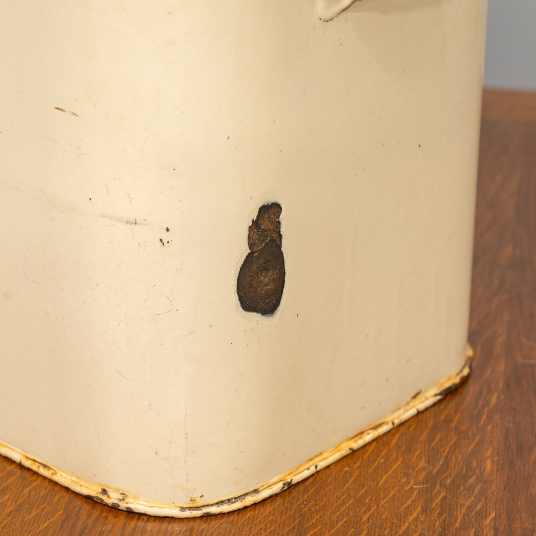 シンプルで飽きのこない佇まいが魅力 ホーロー製 クリーム ブレッド缶 /25G