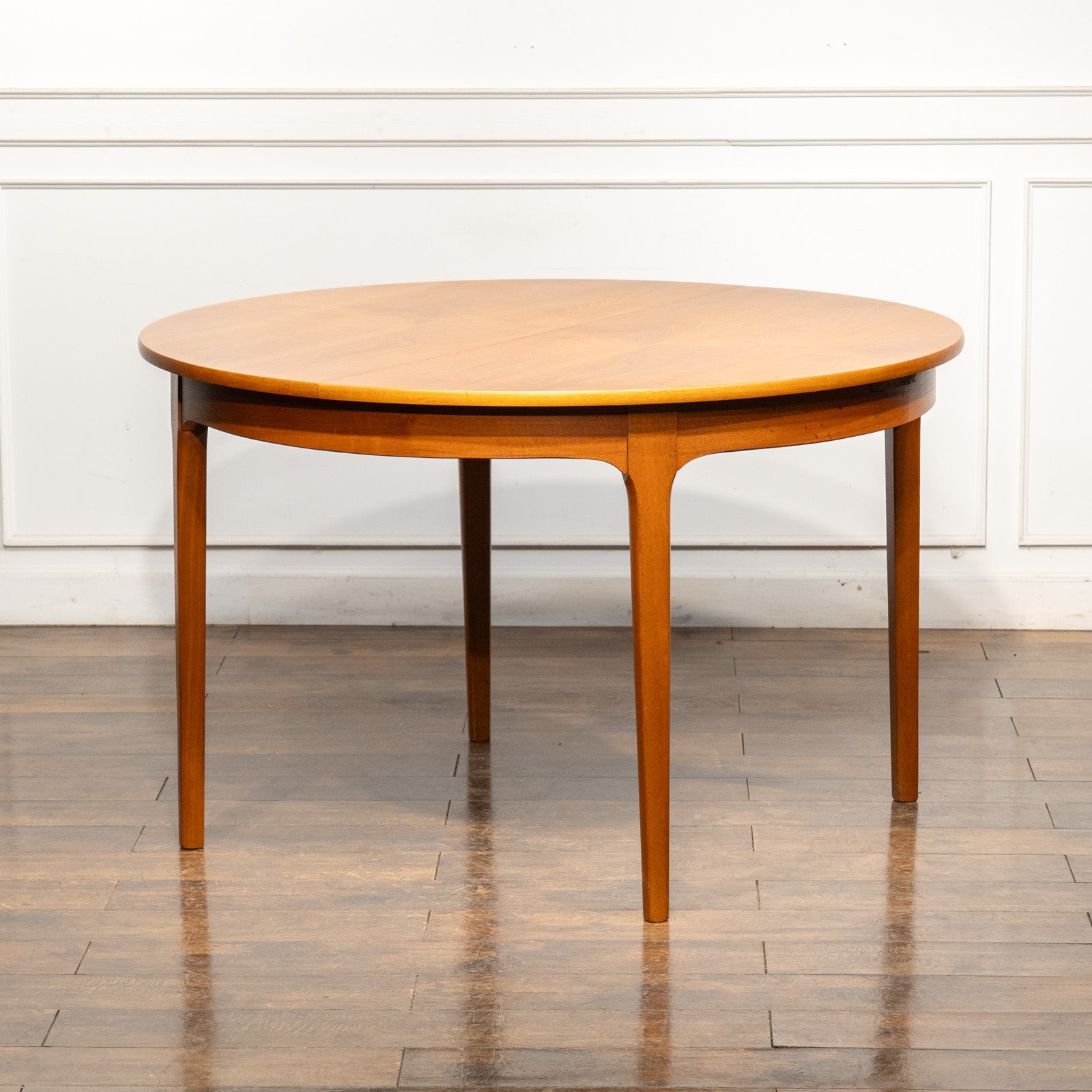 【極美品】ネイサン Nathan エクステンション ラウンドダイニングテーブル 英国【Nathan ネイサン】温かみを感じる北欧デザイン ラウンド