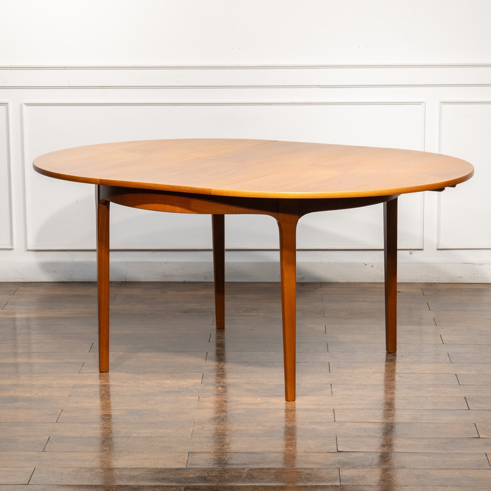 英国【Nathan ネイサン】温かみを感じる北欧デザイン ラウンド