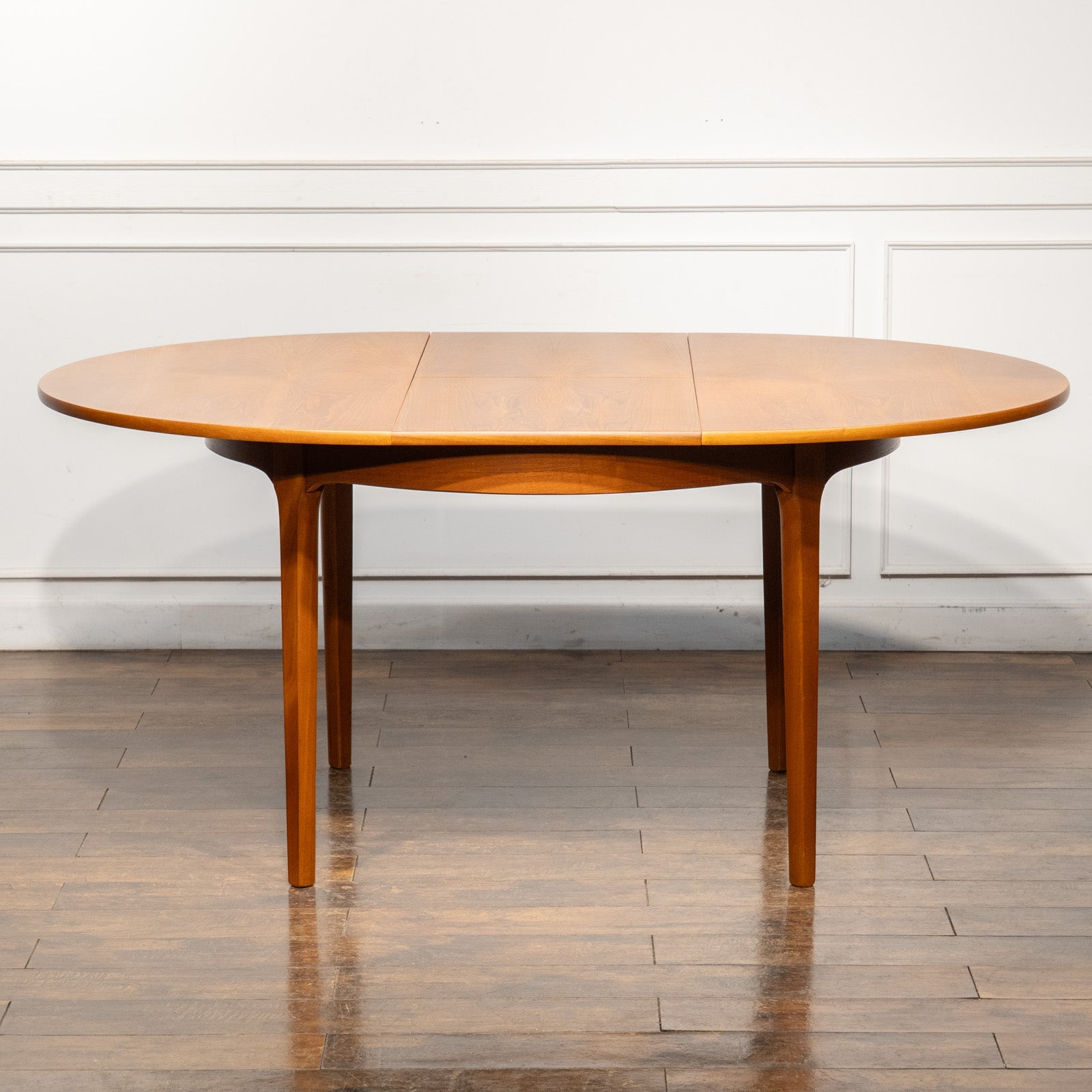 英国【Nathan ネイサン】温かみを感じる北欧デザイン ラウンド