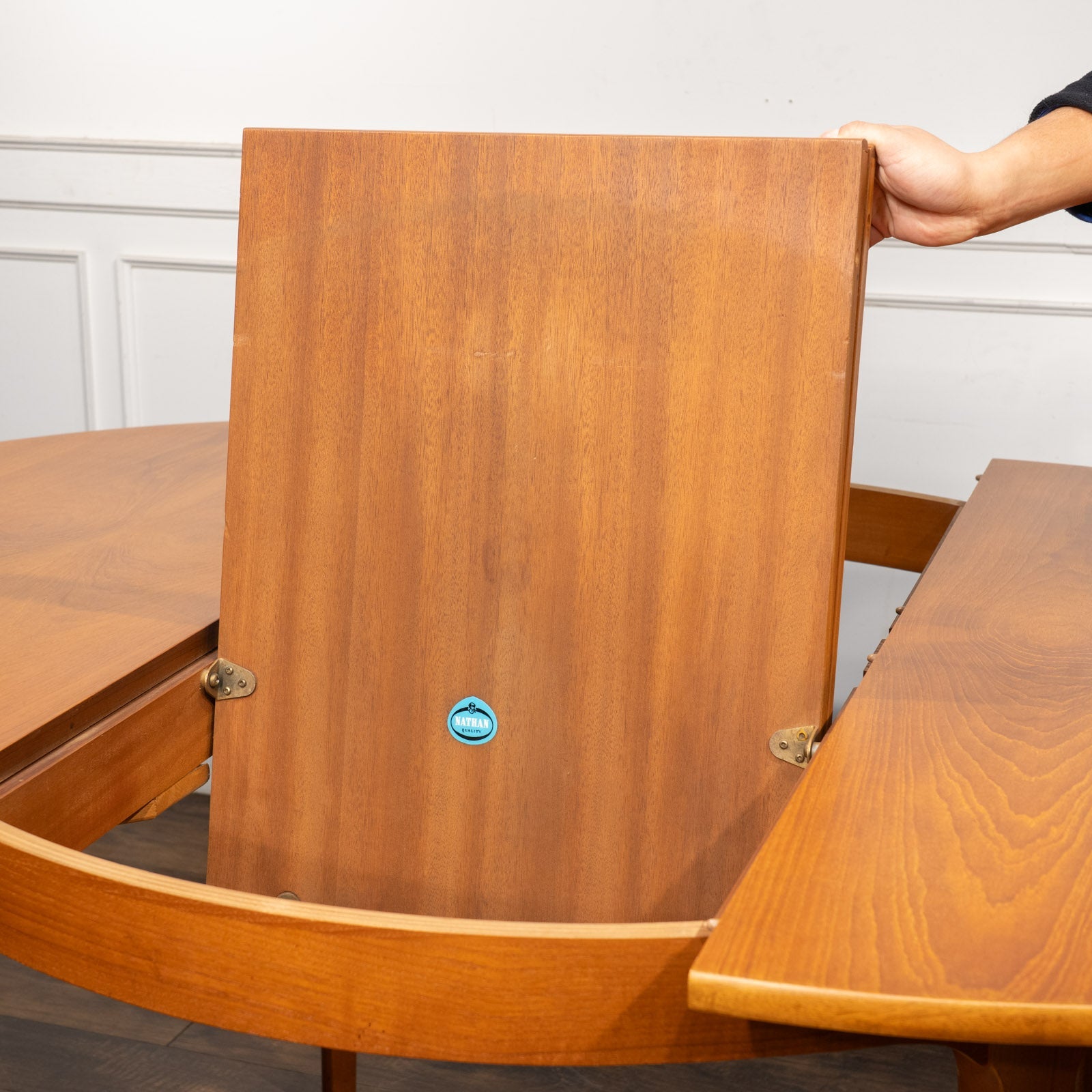 英国【Nathan ネイサン】温かみを感じる北欧デザイン ラウンド