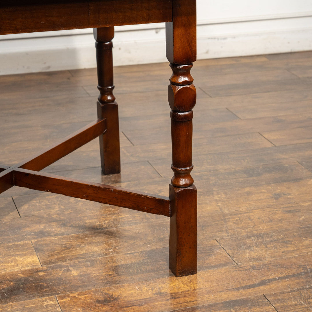 クラシカルで美しいバラスターレッグが気品を感じる ドローリーフ 伸長式ダイニングテーブル /25G