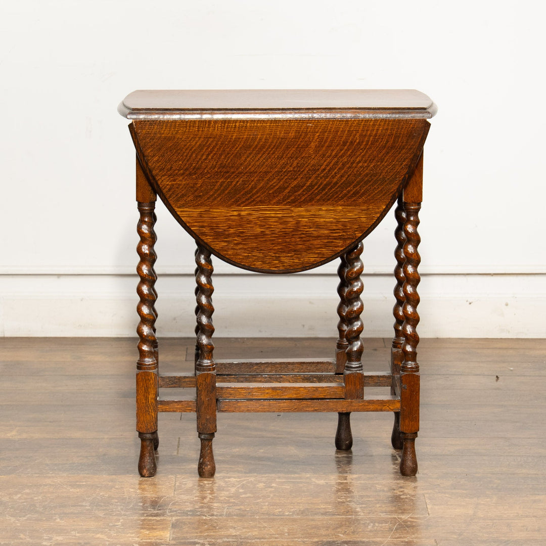 オーク材の虎斑模様や優美なツイストレッグが魅力 ゲートレッグ 折りたたみテーブル /25G-A