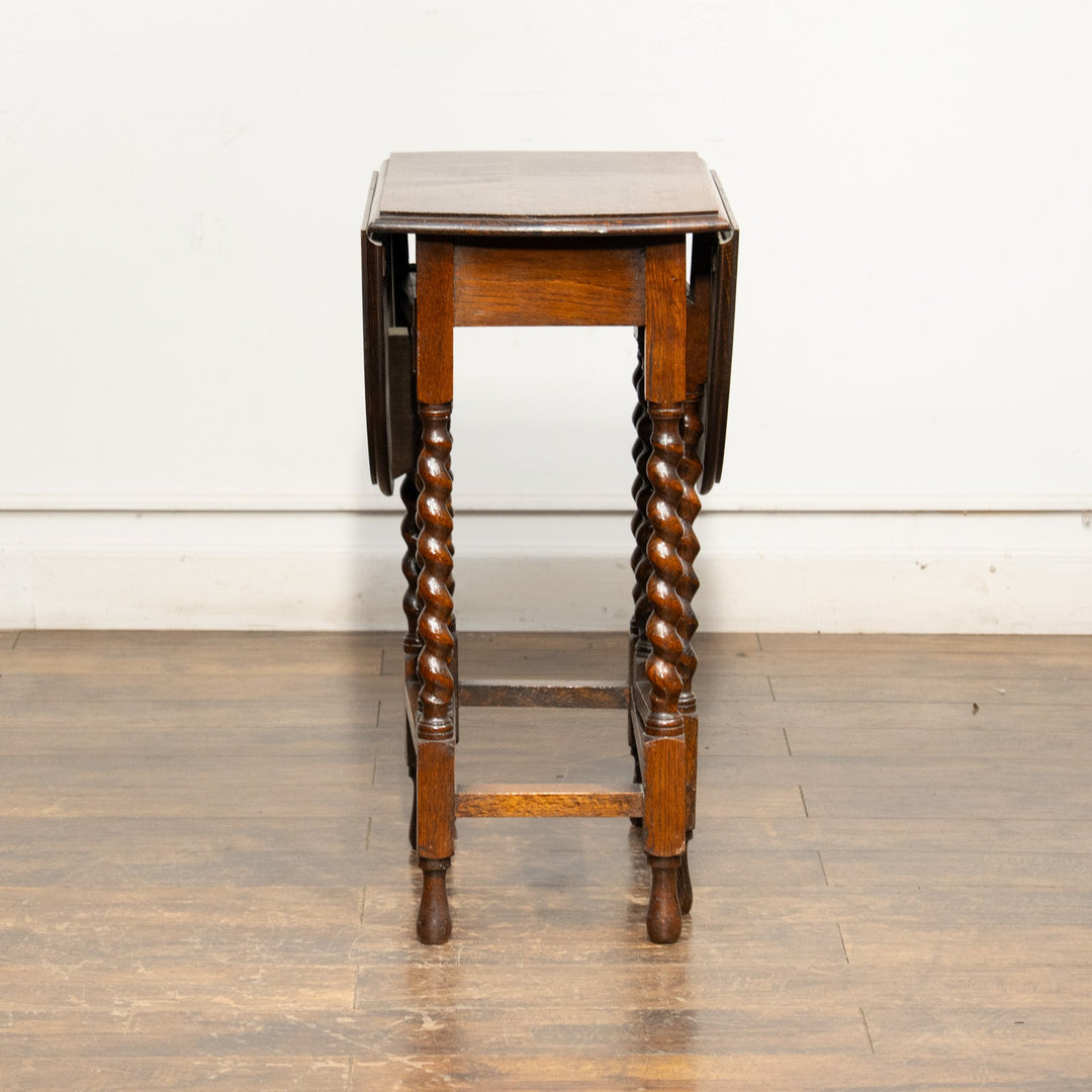 オーク材の虎斑模様や優美なツイストレッグが魅力 ゲートレッグ 折りたたみテーブル /25G-A