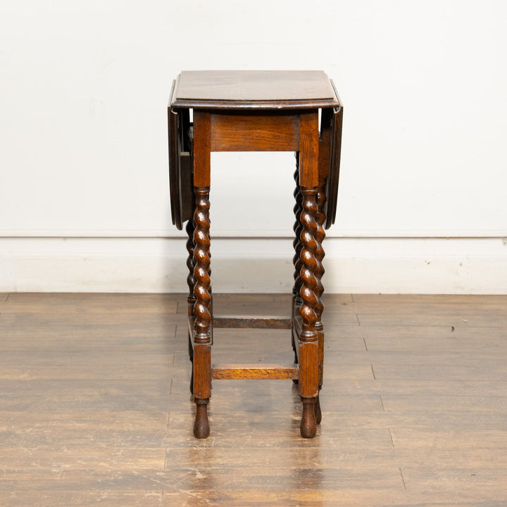 オーク材の虎斑模様や優美なツイストレッグが魅力 ゲートレッグ 折りたたみテーブル /25G-A