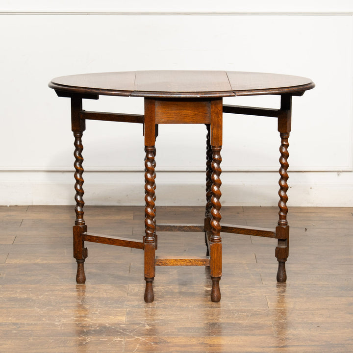 オーク材の虎斑模様や優美なツイストレッグが魅力 ゲートレッグ 折りたたみテーブル /25G-A