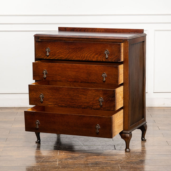 すっきりしたシルエットにカブリオールレッグが上品 オーク 4段チェスト /25G