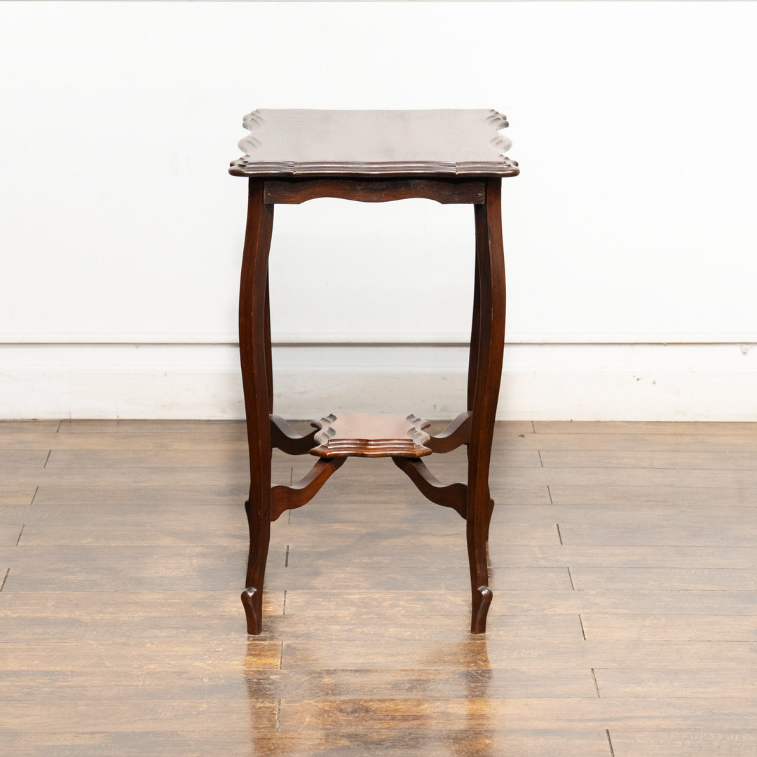 エレガントなデザインに華奢なカブリオールレッグが美しい ウィンドウテーブル /25G