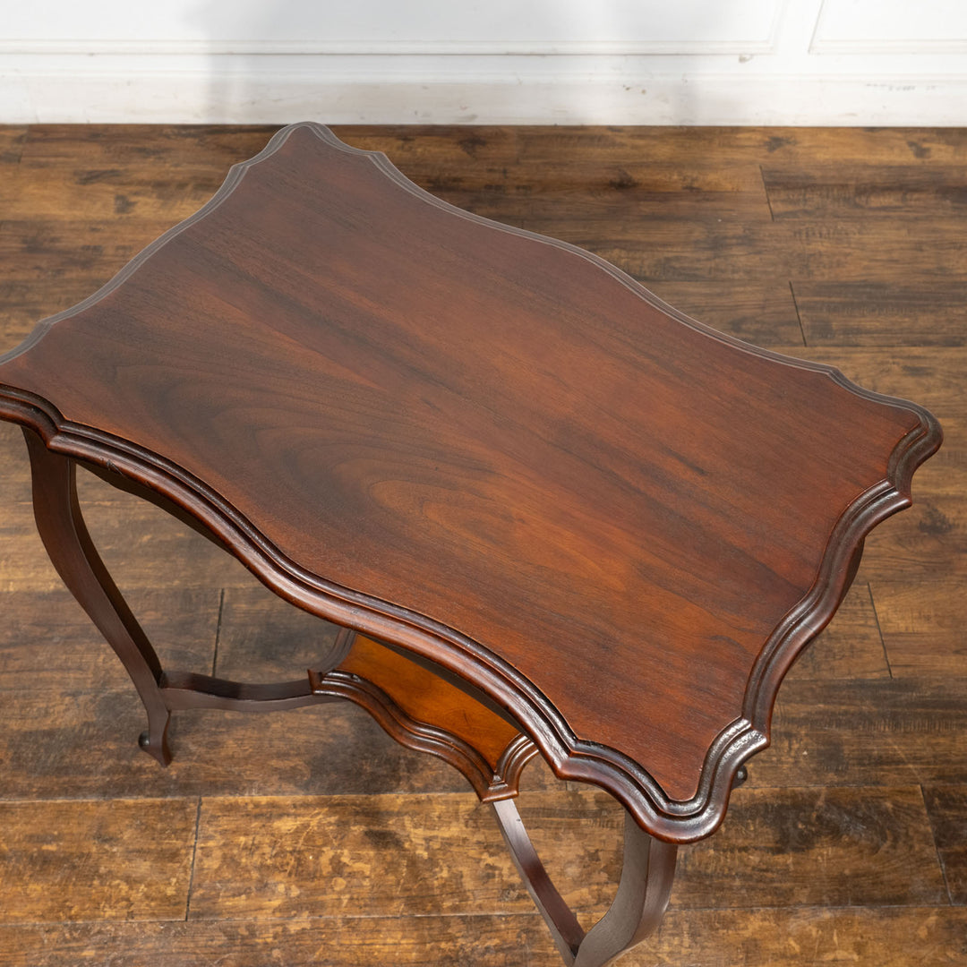 エレガントなデザインに華奢なカブリオールレッグが美しい ウィンドウテーブル /25G