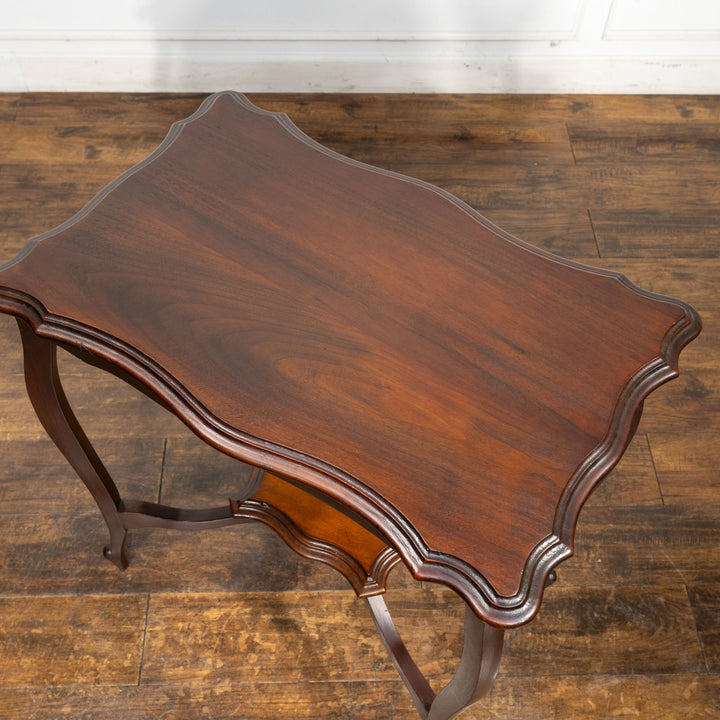 エレガントなデザインに華奢なカブリオールレッグが美しい ウィンドウテーブル /25G