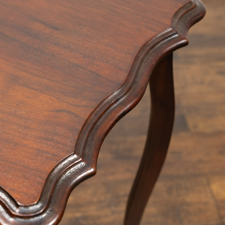 エレガントなデザインに華奢なカブリオールレッグが美しい ウィンドウテーブル /25G