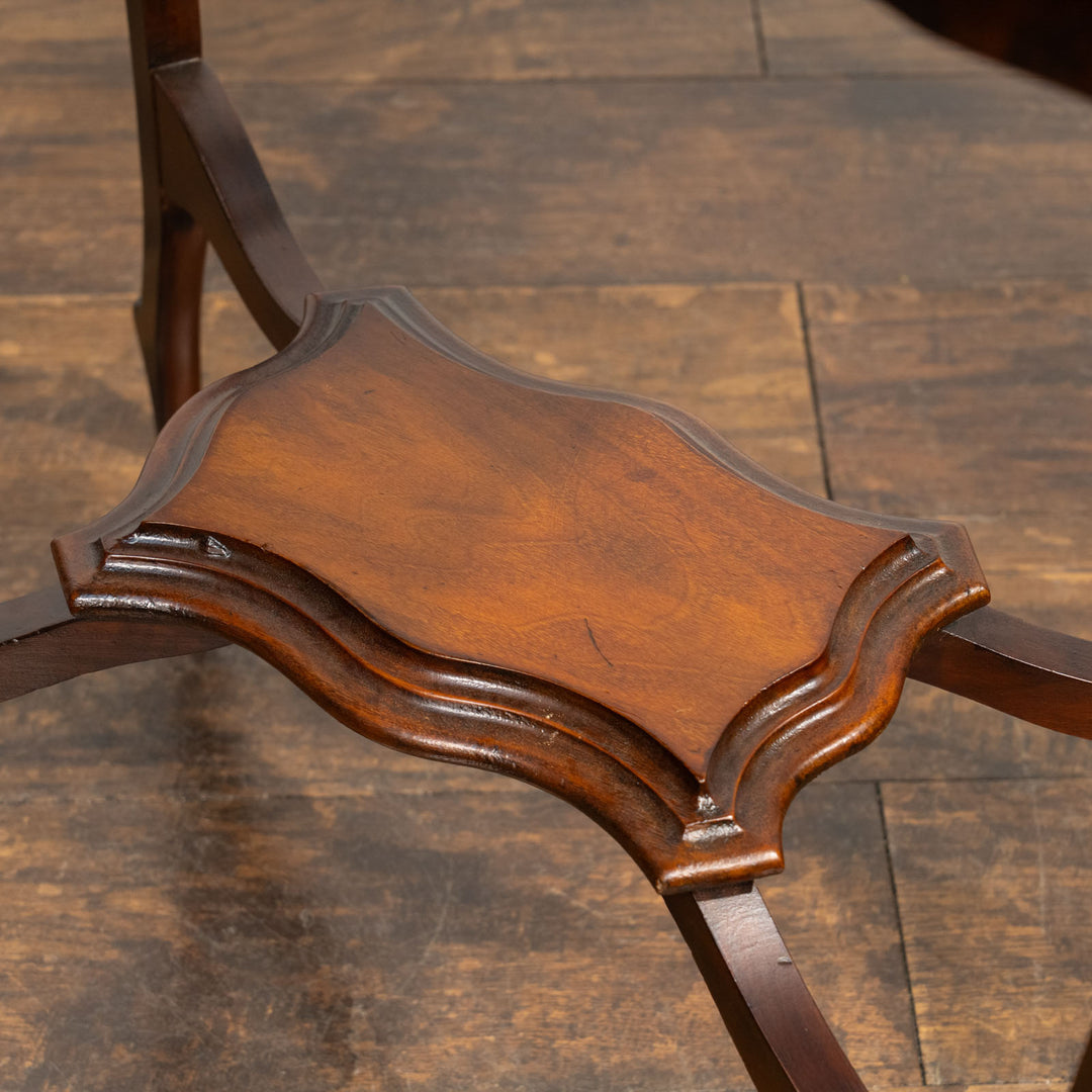 エレガントなデザインに華奢なカブリオールレッグが美しい ウィンドウテーブル /25G