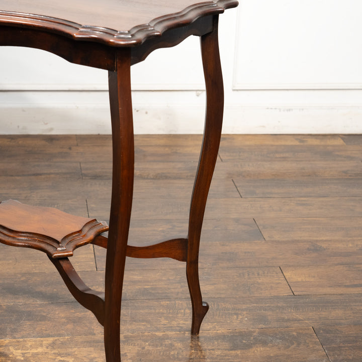 エレガントなデザインに華奢なカブリオールレッグが美しい ウィンドウテーブル /25G