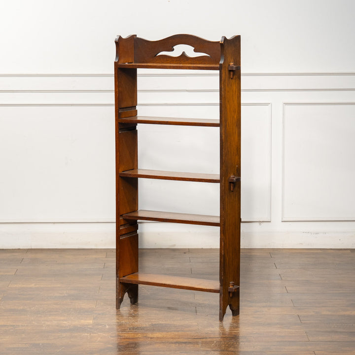 シンプルなフォルムに笠木の透かし装飾がアクセント オーク ブックシェルフ /25G