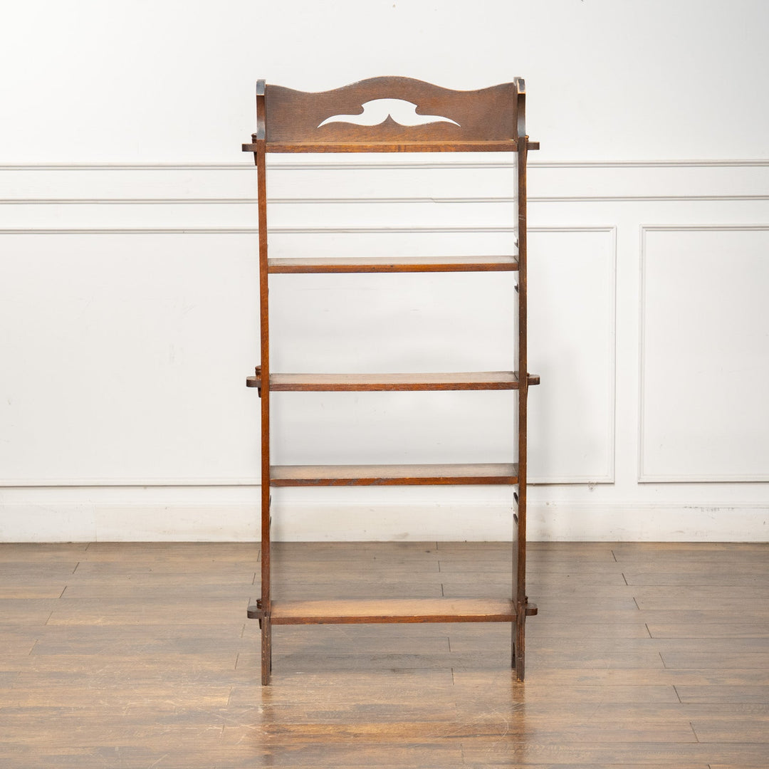 シンプルなフォルムに笠木の透かし装飾がアクセント オーク ブックシェルフ /25G