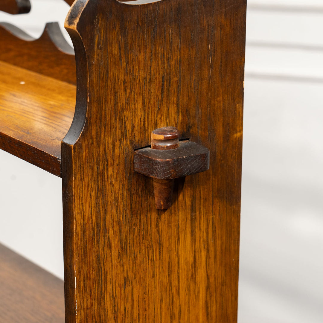 シンプルなフォルムに笠木の透かし装飾がアクセント オーク ブックシェルフ /25G